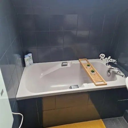 Sanierte 2zi In דירה